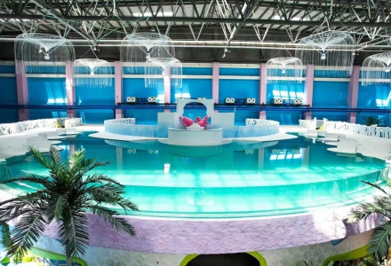 保定正迪歡樂世界亞克力無邊泳池投入使用